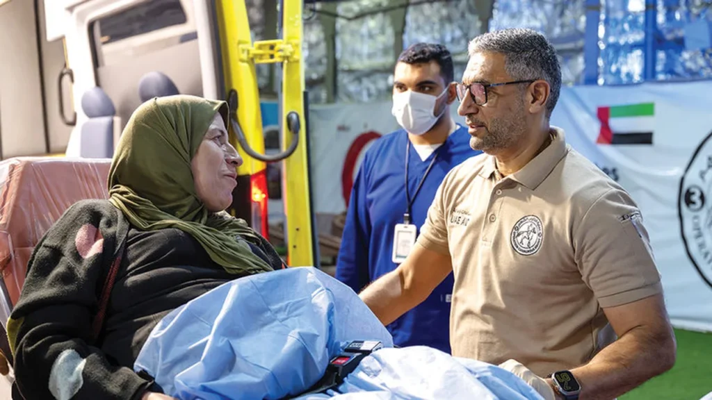 رعاية طبية مستمرة.. المستشفى الإماراتي العائم يواصل استقبال المرضى والمصابين من قطاع غزة